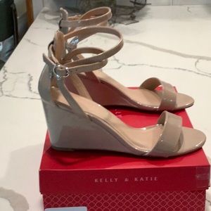KELLY & KATIE NATURAL WEDGES SIZE 8 TAMRA